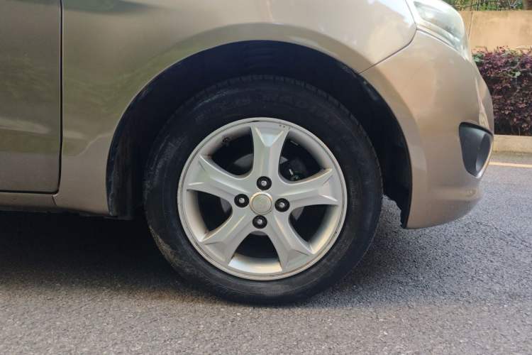 Used FAW Xiali N7 2014 1.3L Manual Sport Comfort Model Right Front Wheel Hub