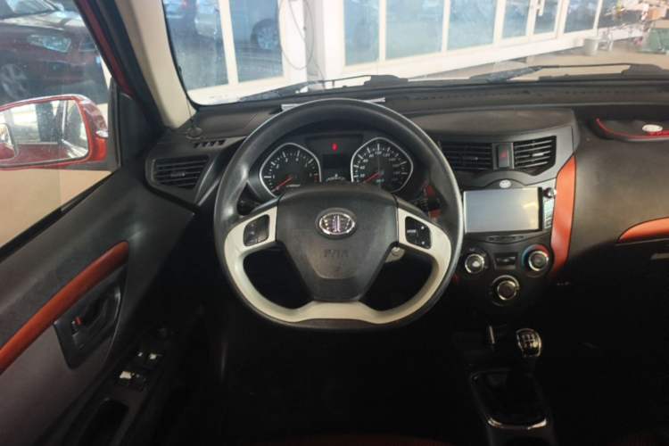 Used FAW Xiali N7 2014 1.3L Manual Sport Prestige Edition Steering Wheel