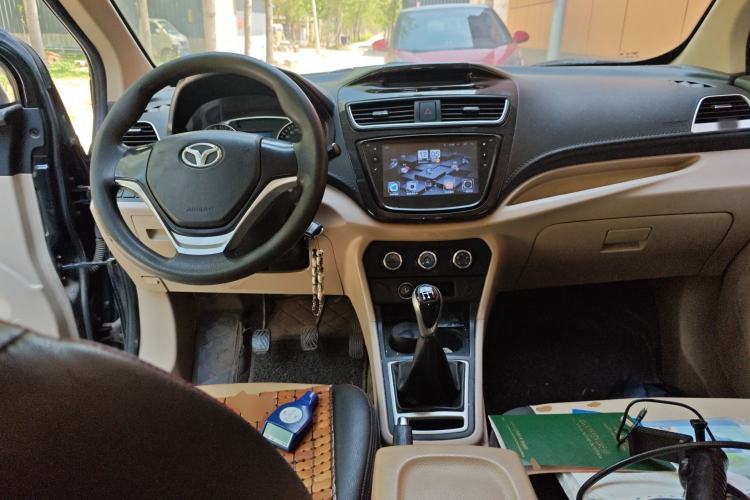Used FAW Yingzhi 727 2016 1.5L Standard Edition Center Console