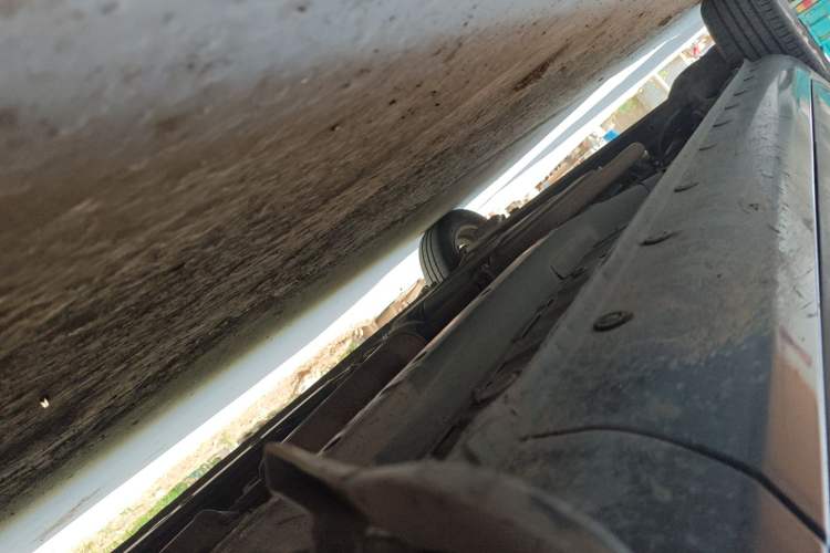Used FAW Yingzhi 727 2016 1.5L Standard Edition Chassis Front Right