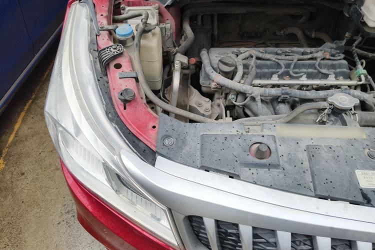 Used FAW Yingzhi 727 2016 1.5L Standard Edition Engine Bay Right