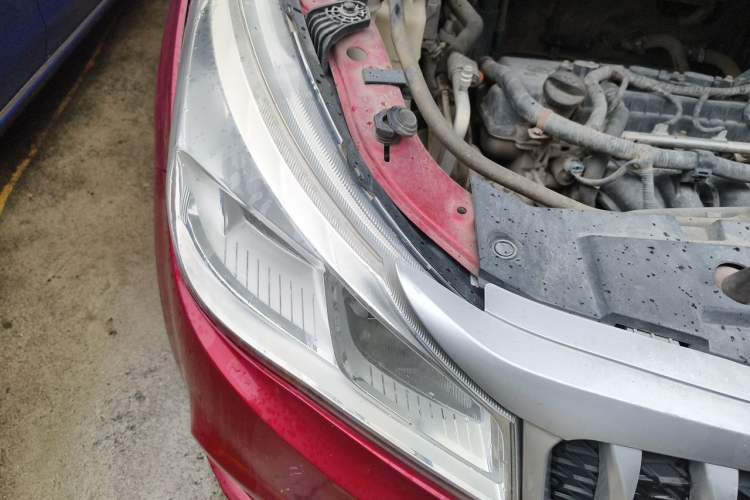 Used FAW Yingzhi 727 2016 1.5L Standard Edition Right Front Headlight