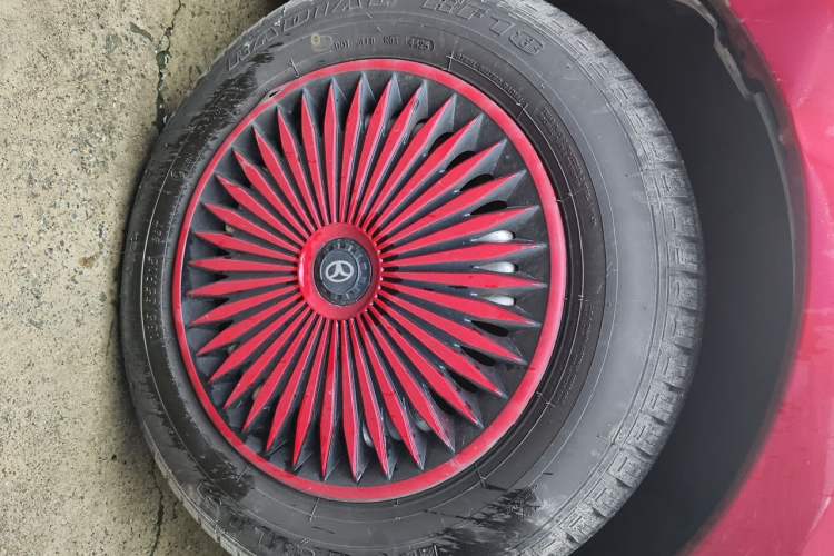 Used FAW Yingzhi 727 2016 1.5L Standard Edition Right Front Wheel Hub