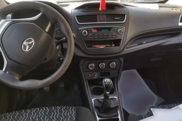 Used FAW Yingzhi 727 2016 1.5L Standard Edition Center Console