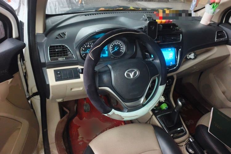 Used FAW Yingzhi 727 2016 1.5L Standard Edition Center Console