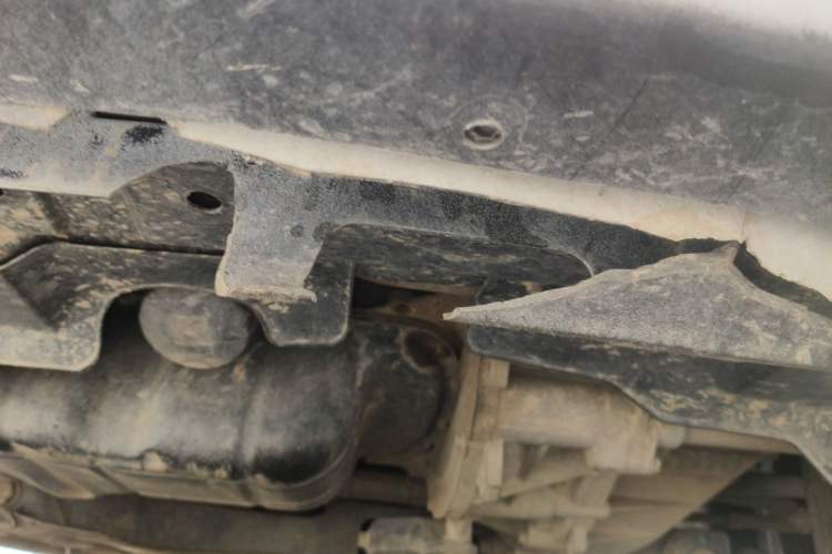 Used FAW Yingzhi 727 2016 1.5L Standard Edition Chassis Front