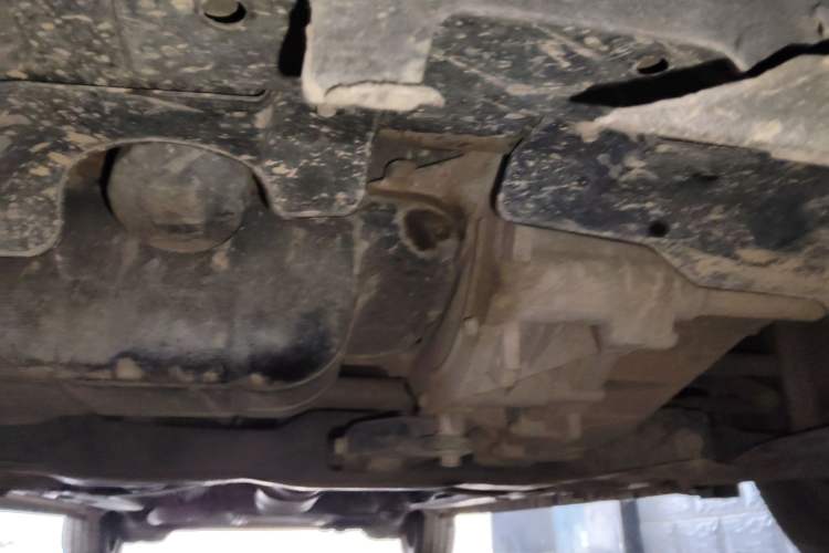 Used FAW Yingzhi 727 2016 1.5L Standard Edition Chassis Front