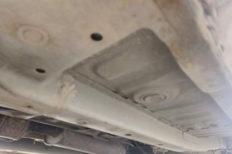 Used FAW Yingzhi 727 2016 1.5L Standard Edition Chassis Front Left