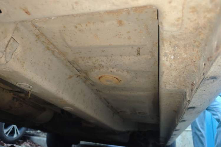 Used FAW Yingzhi 727 2016 1.5L Standard Edition Chassis Front Left