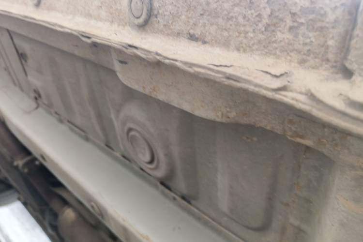 Used FAW Yingzhi 727 2016 1.5L Standard Edition Chassis Front Right
