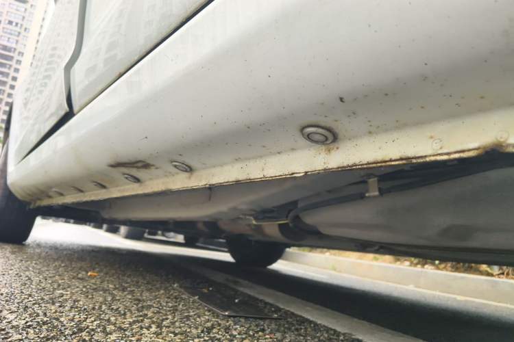 Used FAW Yingzhi 727 2016 1.5L Standard Edition Chassis Rear Left