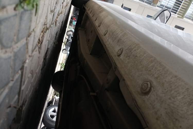 Used FAW Yingzhi 727 2016 1.5L Startup Edition Chassis Rear Left