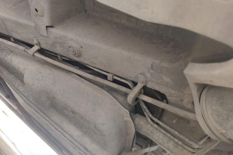 Used FAW Yingzhi 727 2016 1.5L Standard Edition Chassis Rear Left