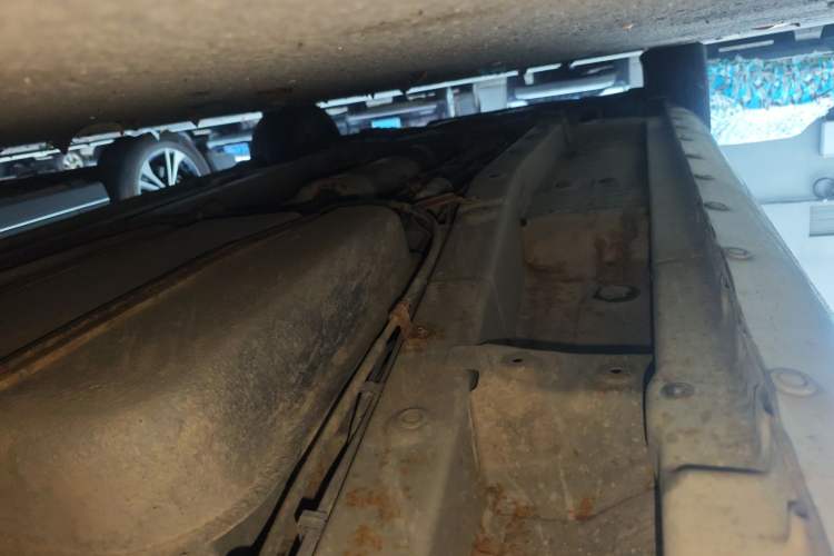 Used FAW Yingzhi 727 2016 1.5L Standard Edition Chassis Rear Left