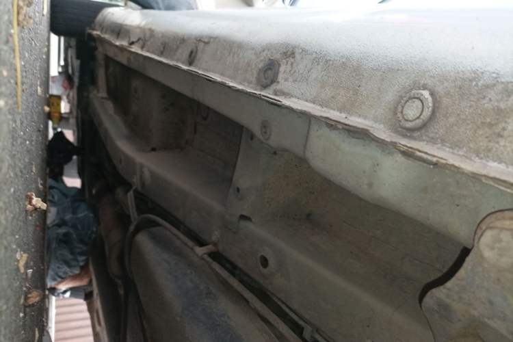 Used FAW Yingzhi 727 2016 1.5L Business Edition Chassis Rear Left