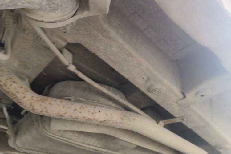Used FAW Yingzhi 727 2016 1.5L Standard Edition Chassis Rear Right