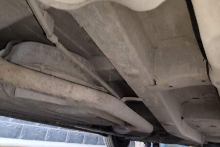 Used FAW Yingzhi 727 2016 1.5L Standard Edition Chassis Rear Right
