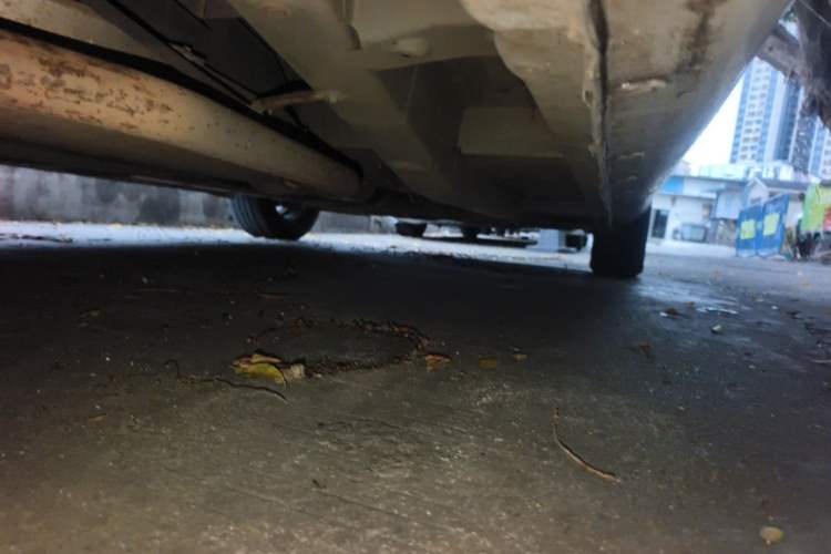 Used FAW Yingzhi 727 2016 1.5L Standard Edition Chassis Rear Right