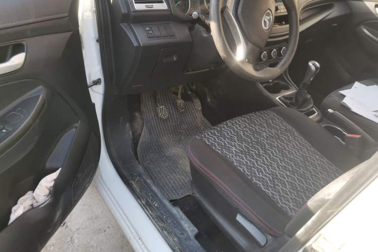 Used FAW Yingzhi 727 2016 1.5L Standard Edition Driver Seat