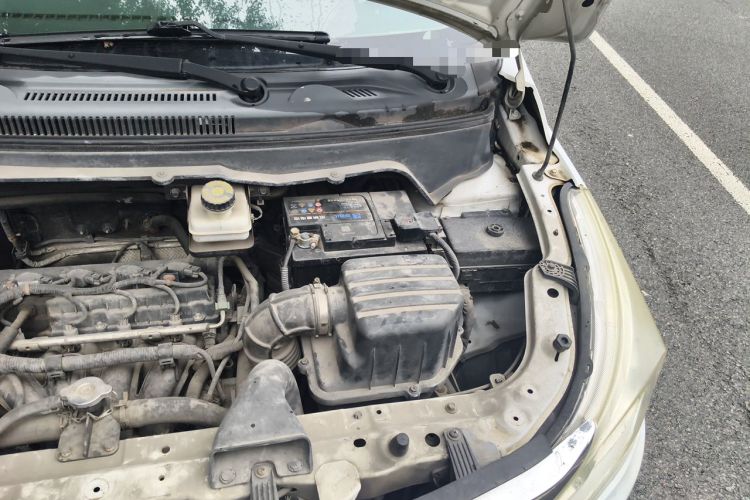 Used FAW Yingzhi 727 2016 1.5L Standard Edition Engine Bay Left