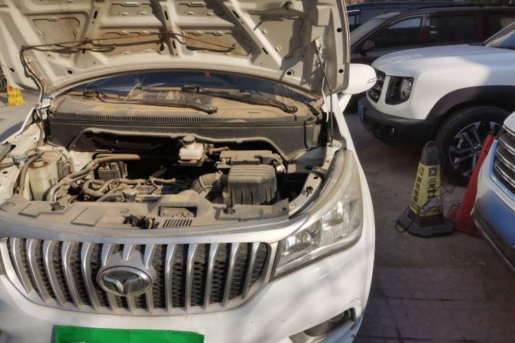 Used FAW Yingzhi 727 2016 1.5L Standard Edition Engine Bay Left