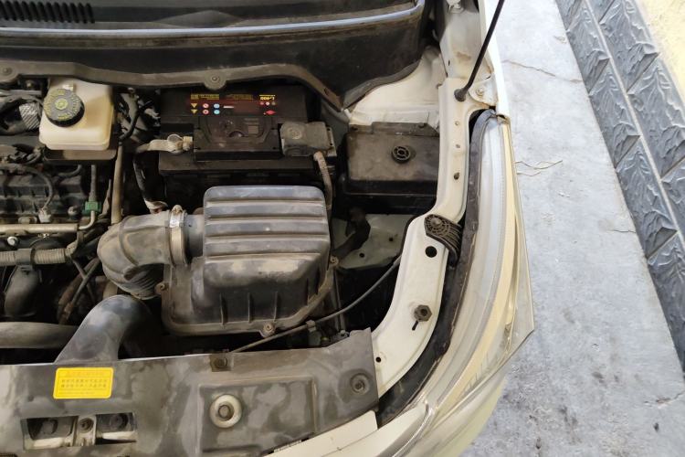 Used FAW Yingzhi 727 2016 1.5L Standard Edition Engine Bay Left