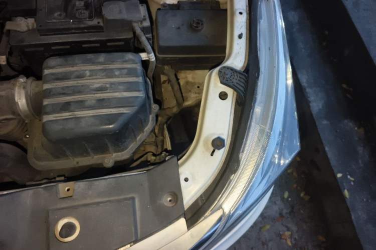 Used FAW Yingzhi 727 2016 1.5L Standard Edition Engine Bay Left