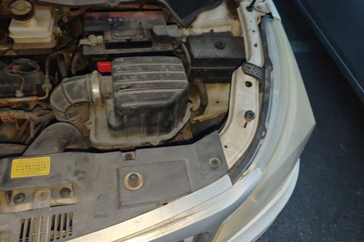 Used FAW Yingzhi 727 2016 1.5L Standard Edition Engine Bay Left