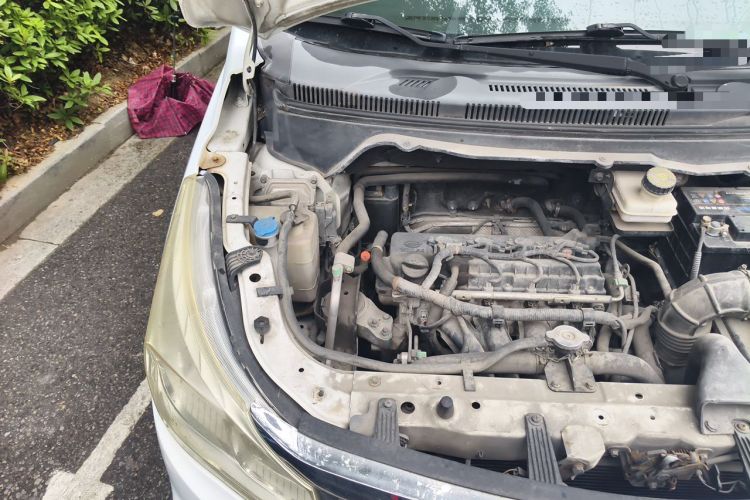 Used FAW Yingzhi 727 2016 1.5L Standard Edition Engine Bay Right
