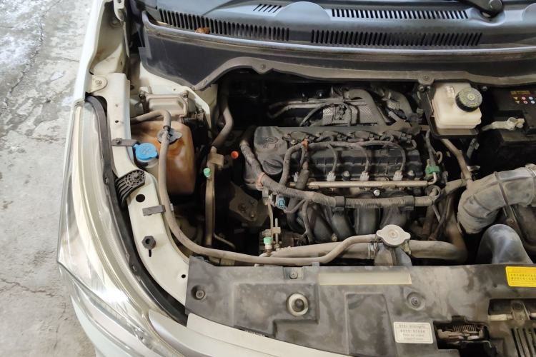 Used FAW Yingzhi 727 2016 1.5L Standard Edition Engine Bay Right