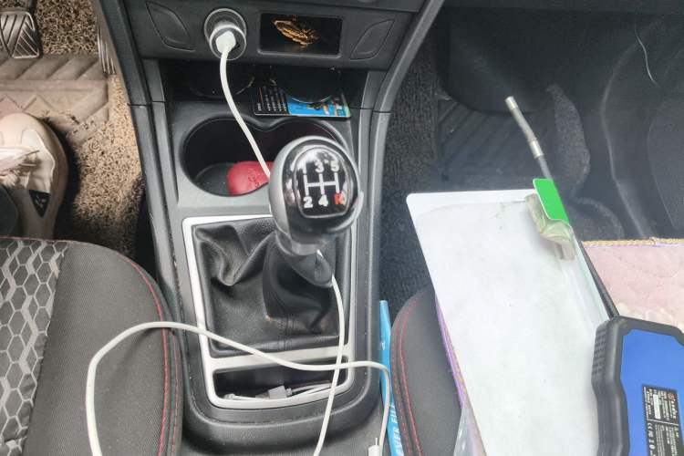 Used FAW Yingzhi 727 2016 1.5L Standard Edition Gear Lever