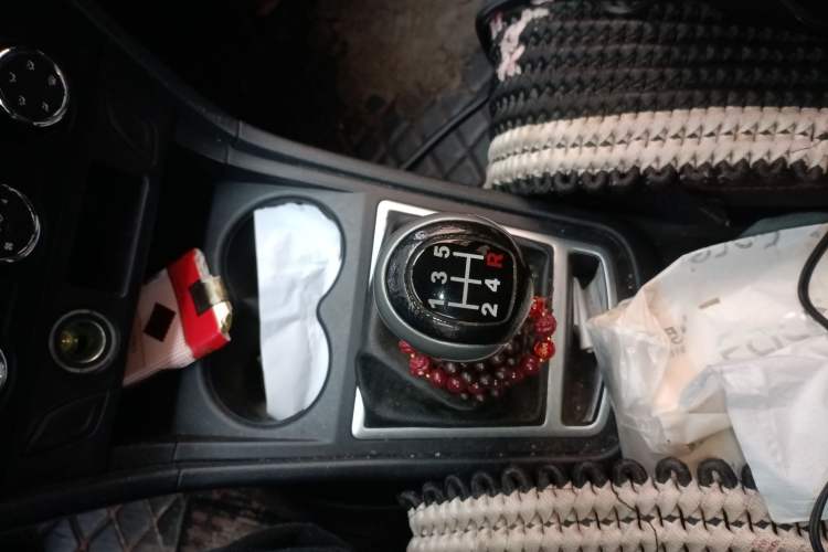 Used FAW Yingzhi 727 2016 1.5L Startup Edition Gear Lever
