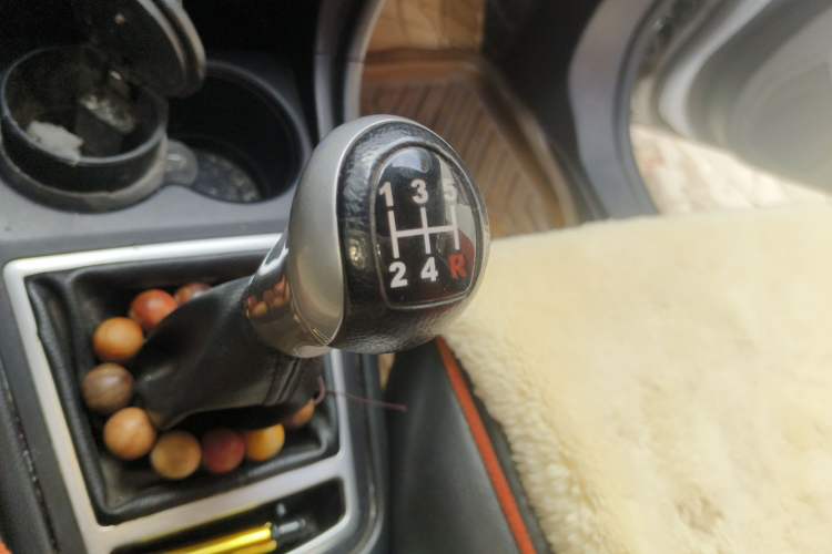 Used FAW Yingzhi 727 2016 1.5L Standard Edition Gear Lever