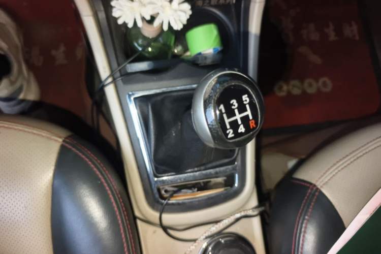 Used FAW Yingzhi 727 2016 1.5L Standard Edition Gear Lever