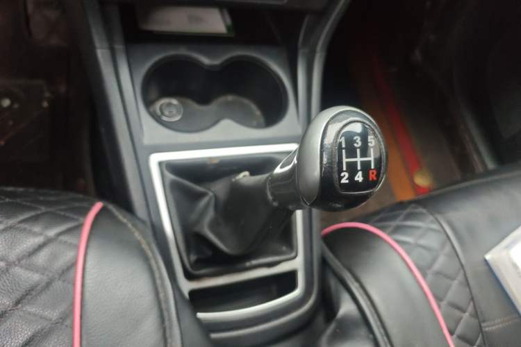 Used FAW Yingzhi 727 2016 1.5L Standard Edition Gear Lever