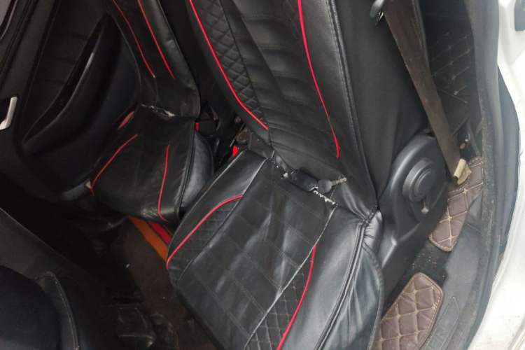 Used FAW Yingzhi 727 2016 1.5L Standard Edition Left Rear Seat