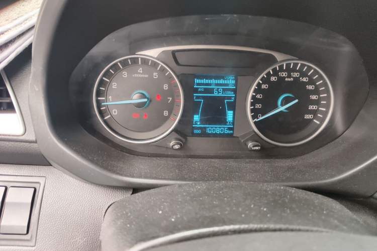 Used FAW Yingzhi 727 2016 1.5L Standard Edition Odometer Close Up