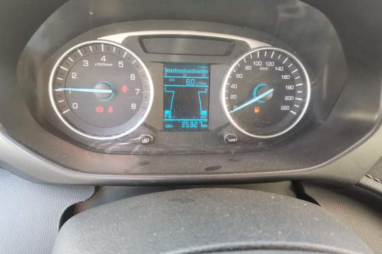 Used FAW Yingzhi 727 2016 1.5L Standard Edition Odometer Close Up