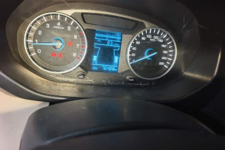 Used FAW Yingzhi 727 2016 1.5L Standard Edition Odometer Close Up