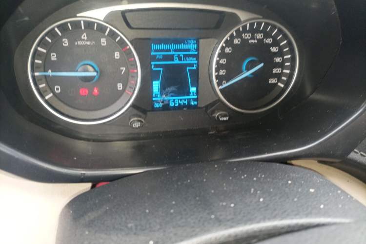 Used FAW Yingzhi 727 2016 1.5L Business Edition Odometer Close Up