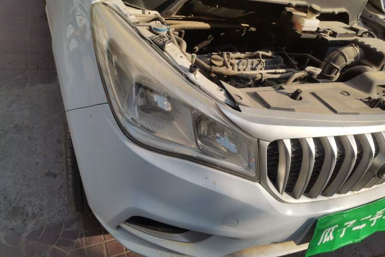 Used FAW Yingzhi 727 2016 1.5L Standard Edition Right Front Headlight