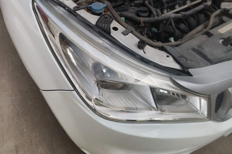 Used FAW Yingzhi 727 2016 1.5L Standard Edition Right Front Headlight