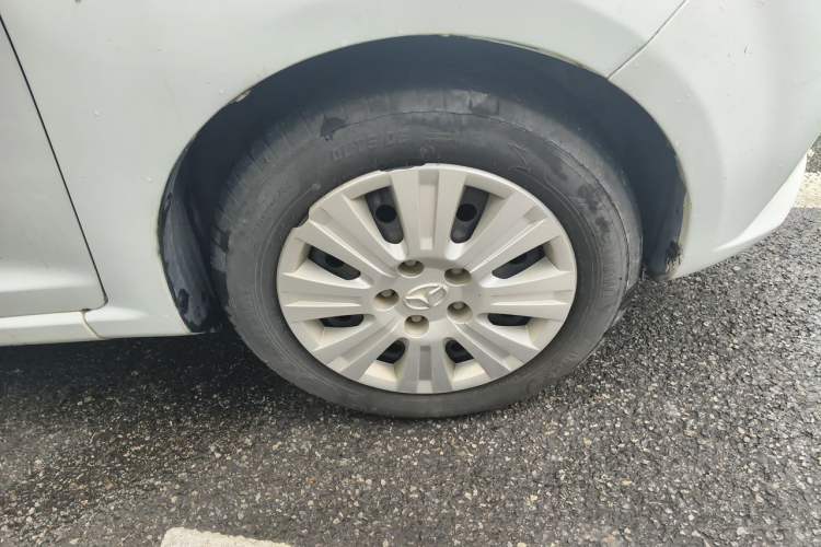 Used FAW Yingzhi 727 2016 1.5L Standard Edition Right Front Wheel Hub
