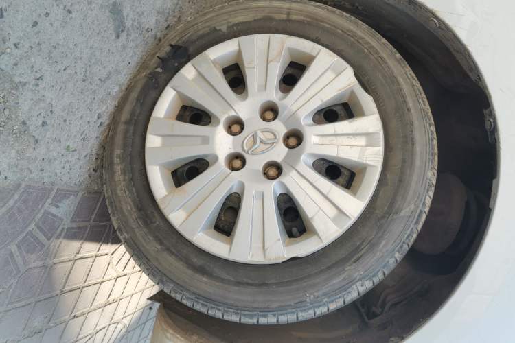 Used FAW Yingzhi 727 2016 1.5L Standard Edition Right Front Wheel Hub