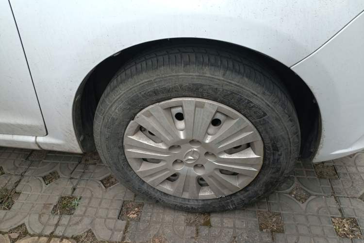 Used FAW Yingzhi 727 2016 1.5L Startup Edition Right Front Wheel Hub