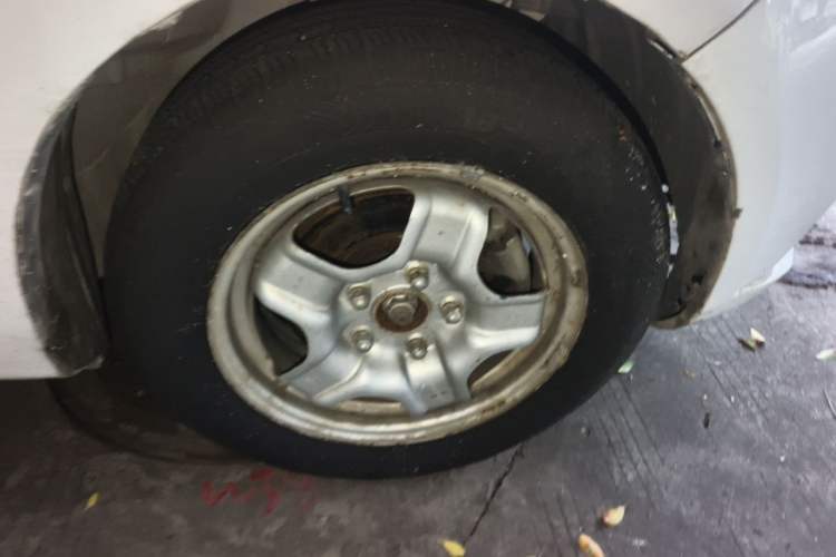 Used FAW Yingzhi 727 2016 1.5L Standard Edition Right Front Wheel Hub