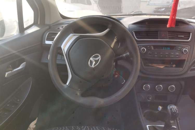 Used FAW Yingzhi 727 2016 1.5L Standard Edition Steering Wheel