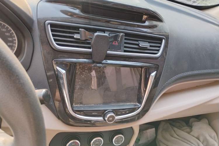 Used FAW Yingzhi 727 2017 1.5L Standard Edition Audio And AC Panel