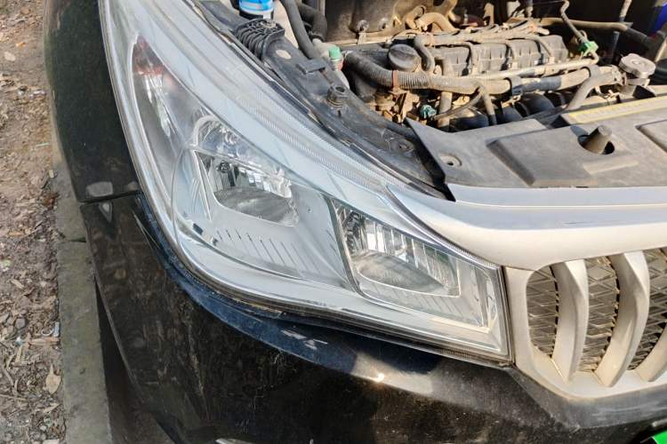 Used FAW Yingzhi 727 2017 1.5L Standard Edition Right Front Headlight