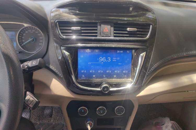 Used FAW Yingzhi 727 2017 1.5L Business Edition Audio And AC Panel